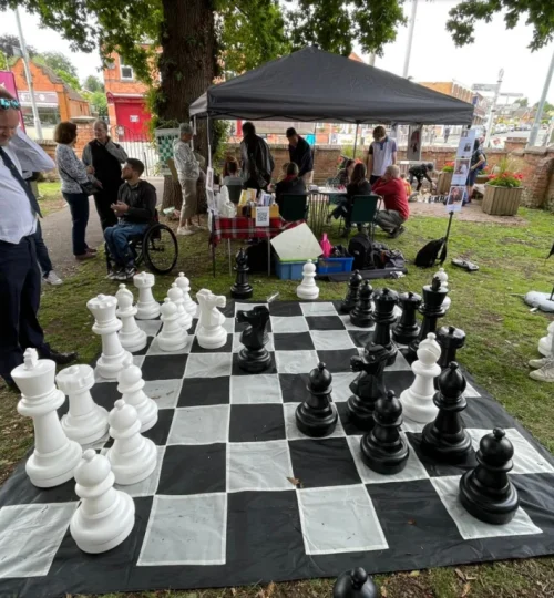 rot village show chess stand